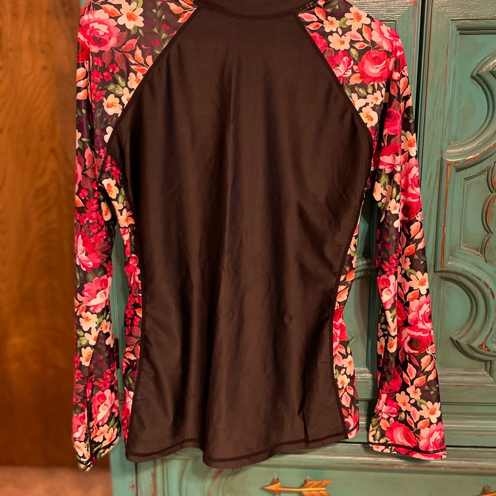 Women’s rash guard shirt.